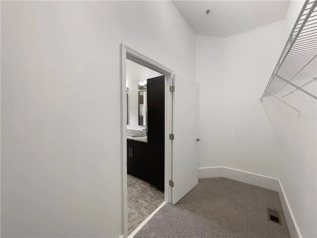 Building Photo - 745 Fountainhead Ln NE