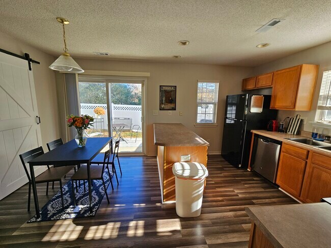 Building Photo - 10887 Holly Ridge Blvd