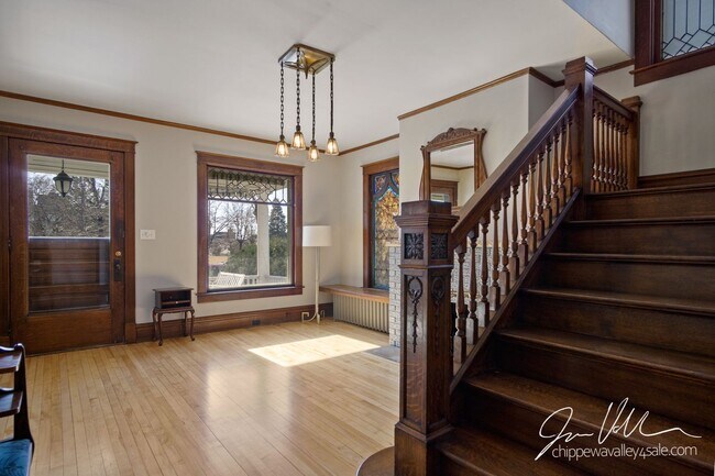 Building Photo - 4 bed 1.5 bath Home in Eau Claire, WI