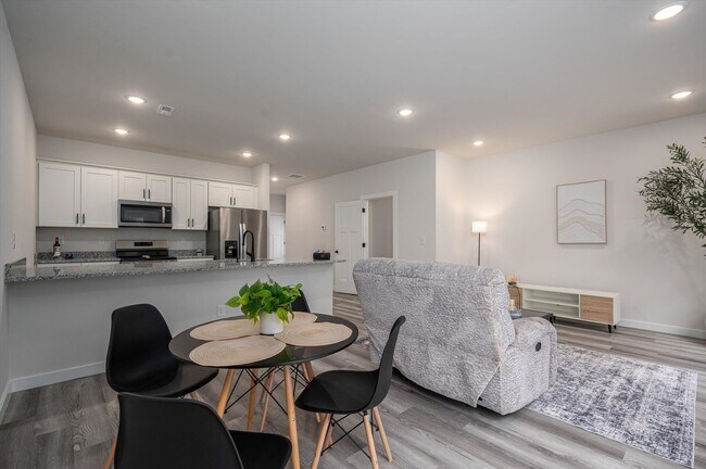 Foto del edificio - 900 Ac Little Dr