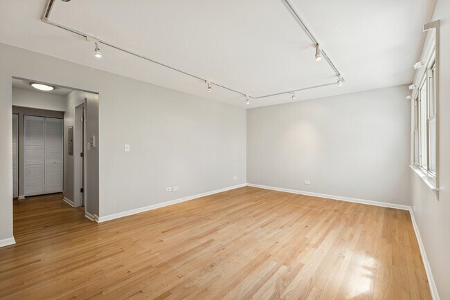 Foto del edificio - 1540 W Chase Ave