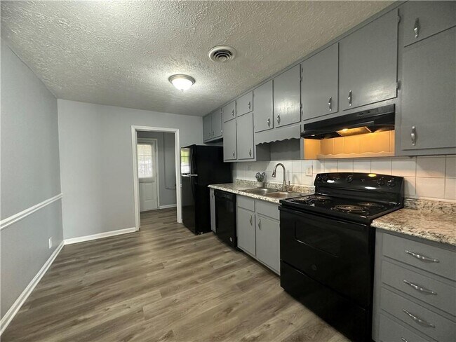 Building Photo - 811 Sheppard Way