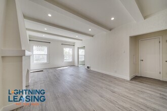 Building Photo - 7733 Oakwood Ave