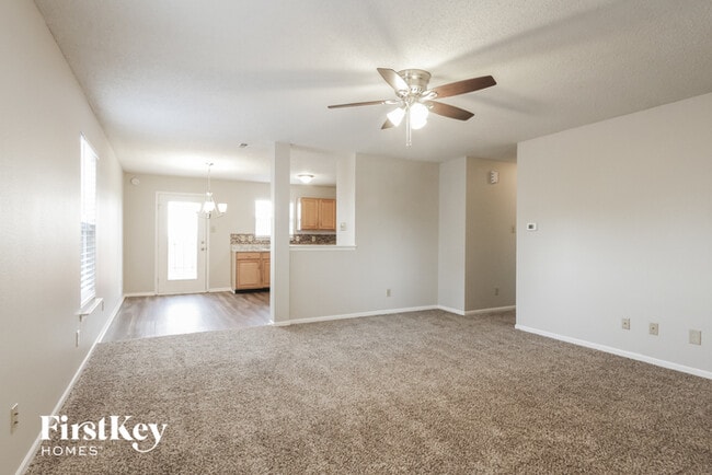 Building Photo - 9212 Wandflower Dr