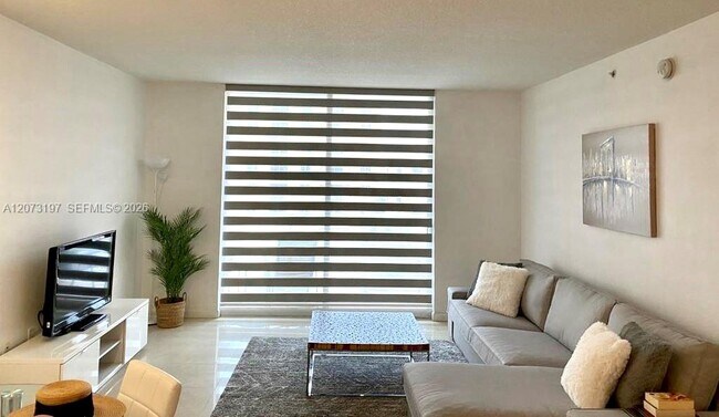 Foto del edificio - 2775 NE 187th St