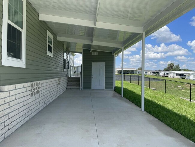 Building Photo - 10792 SW 30 Ave