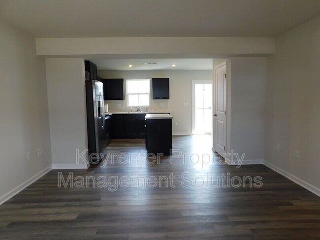Building Photo - 762 Carson Cir