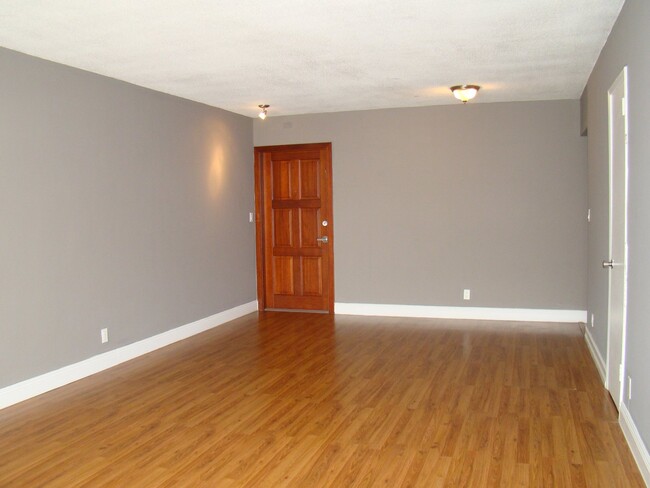 Building Photo - The Perfect Location. The Best Price. 1 Mo...