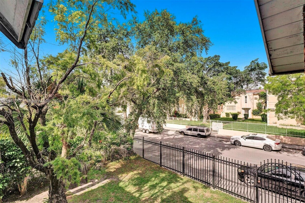 Primary Photo - 405 SW 11th Ave