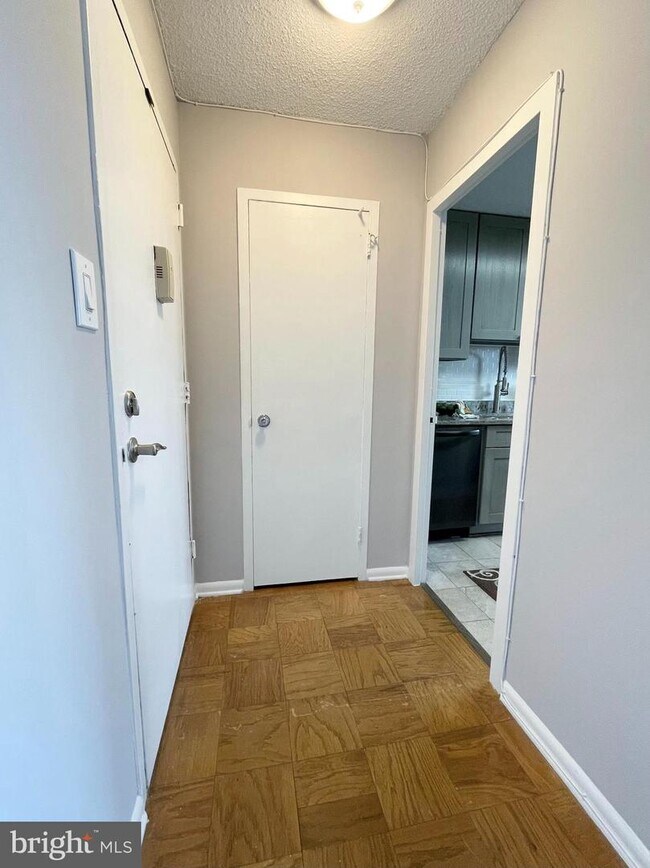 Foto del edificio - 2500 N Van Dorn St
