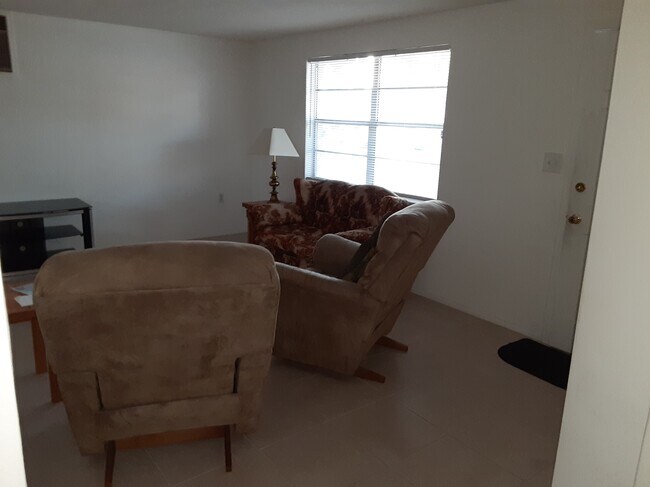 Foto del edificio - 7034 King Arthur Dr