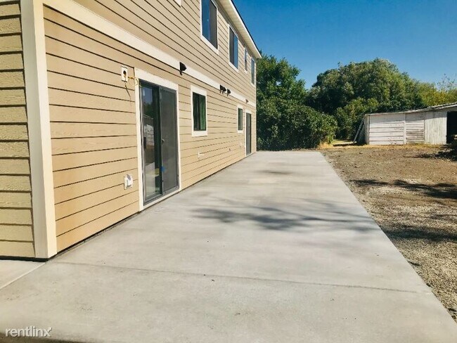 Building Photo - 3 br, 2.5 bath Townhome - 1312 E Lewis St