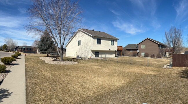 Foto del edificio - 4012 Grapevine Ln