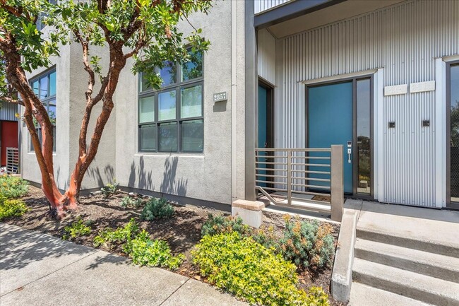 Building Photo - 2857 Regatta Dr