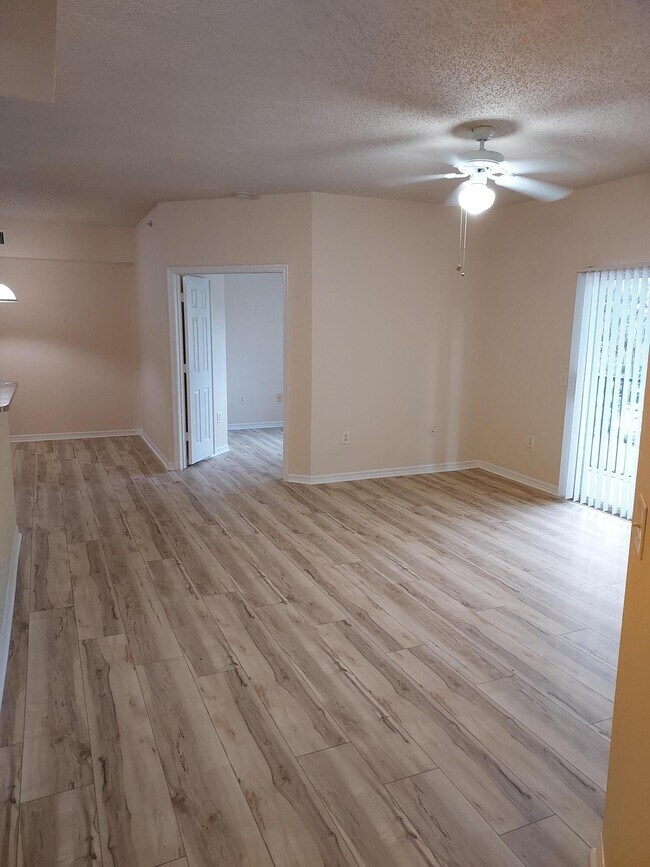 Foto del edificio - 330 Crestwood Cir