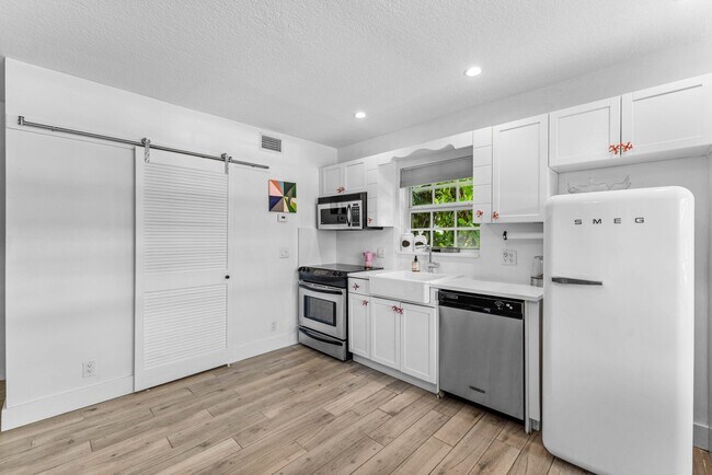 Building Photo - 5505 N Ocean Blvd