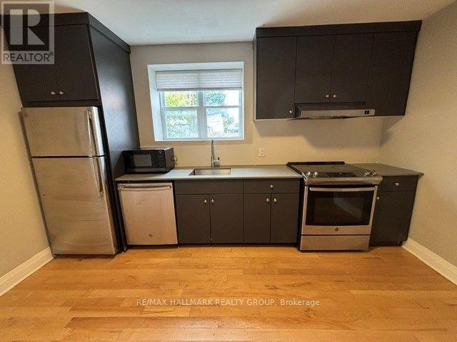 Building Photo - 7 - 245 DES PERES BLANCS AVENUE