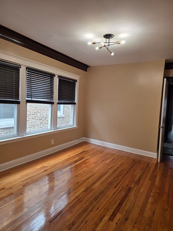 Foto del edificio - 7834 S Langley Ave