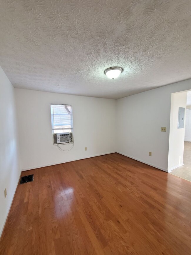 Building Photo - 1-685-682 S Ogden Ave