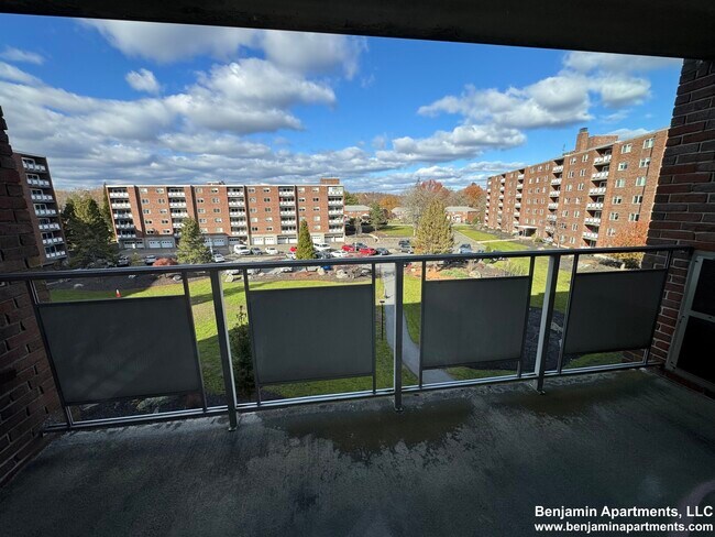 Foto del edificio - 51 Hill Rd