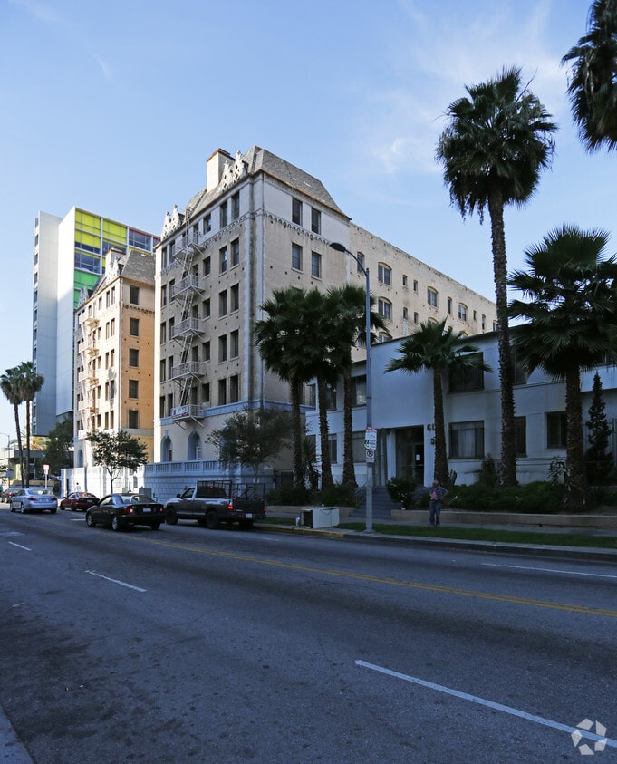 Primary Photo - Chateau LaMartine Apartments