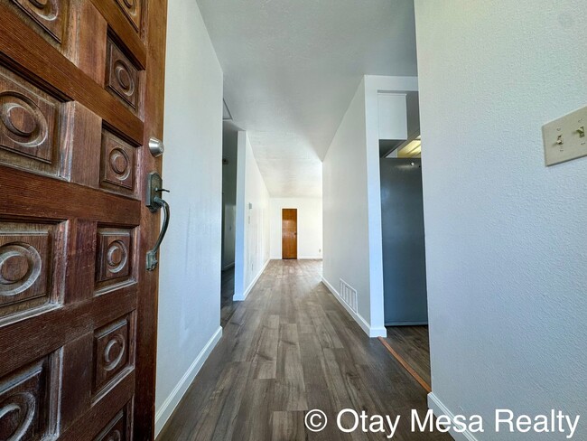 Building Photo - Spacious 3BR Home with Garden Beds & Pet-F...