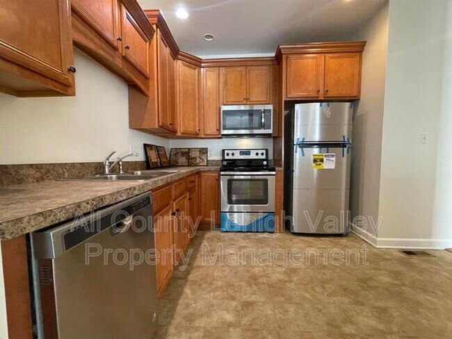 Building Photo - 1312 Basswood Ln