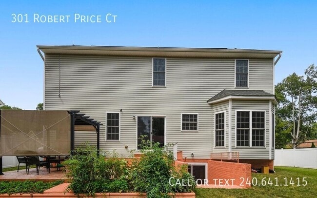 Foto del edificio - 301 Robert Price Ct