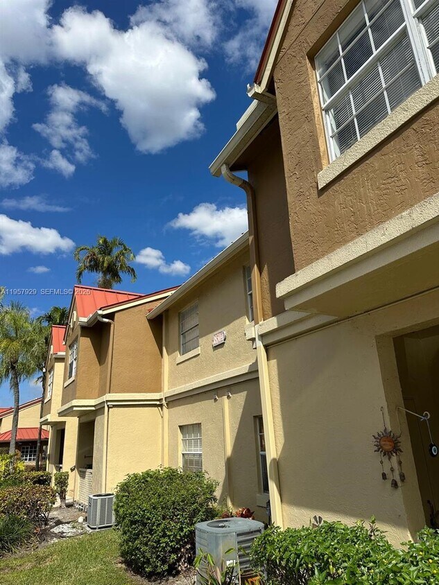 Foto del edificio - 18304 NW 68th Ave