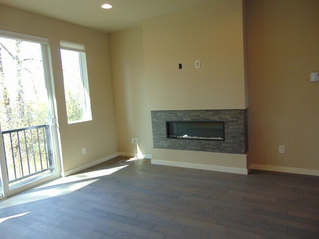 Foto del edificio - Gorgeous Renton Townhome - 2BR/2.5BA with ...