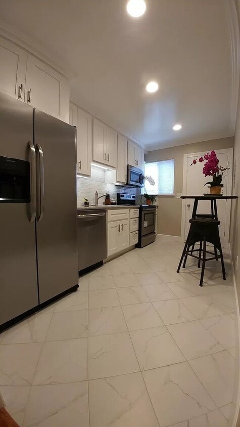 Primary Photo - Stylishly Remodeled Unit with fenced-in ya...
