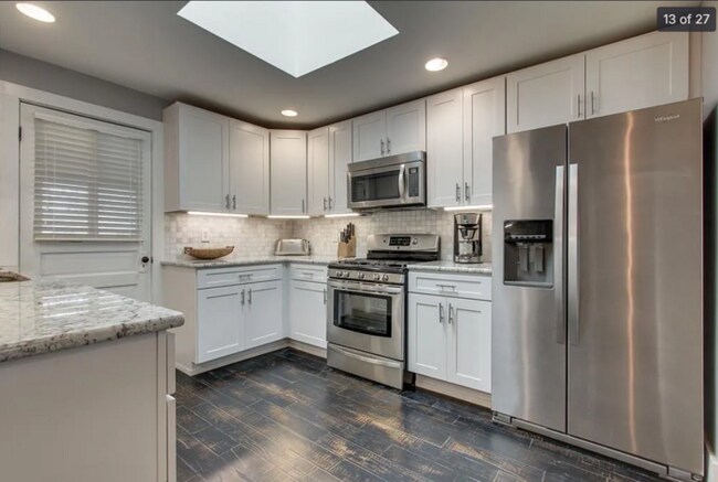 Building Photo - 1 Bed, 2 Bath Home with Fenced Yard / Pet-Friendly