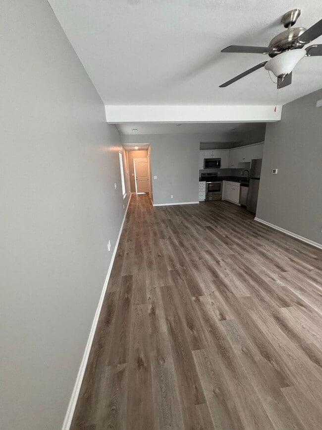 Foto del edificio - Inviting 3 Bedroom Townhome with Functional Layout
