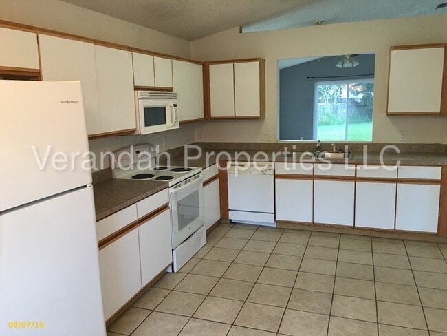 Foto del edificio - 13655 Glasser Ave