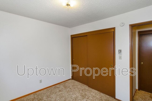 Building Photo - 8059 NE Flanders St