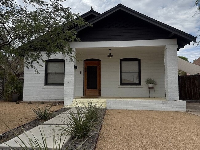 Photo - 1130 E Palm Ln House