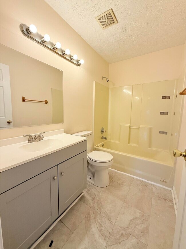 Foto del edificio - 245 Maryland Dr