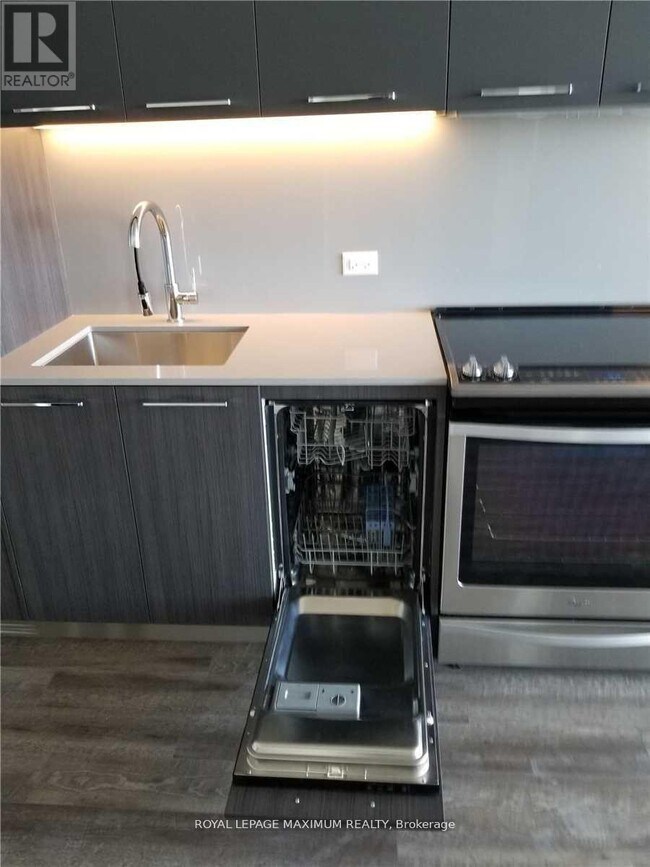 Photo du bâtiment - 25 Baseball Pl