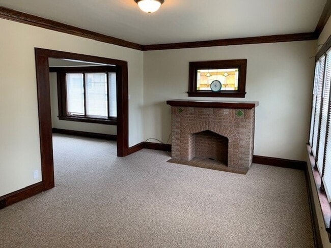 Building Photo - 1034 S 76th St