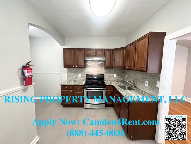 Building Photo - Newly Renovated large 3 bedroom 1 and a ha...