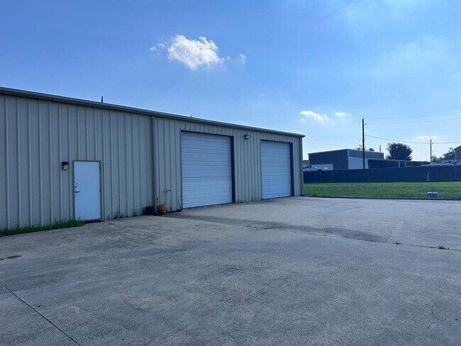 Building Photo - 10134 Pearson St