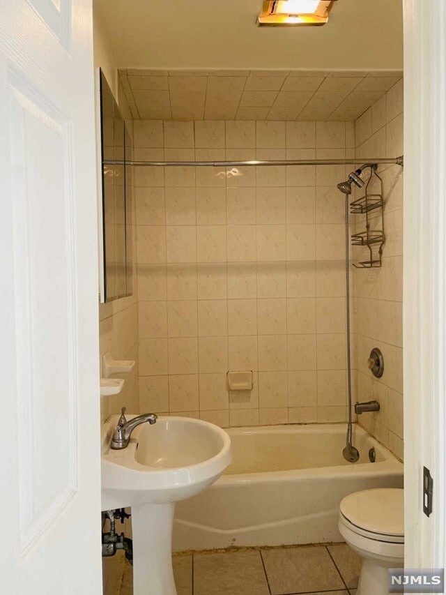 414 Maple St Unit 2, Kearny, NJ 07032 Room for Rent in Kearny, NJ