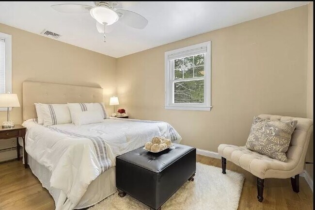 Foto del edificio - 294 Potter Rd
