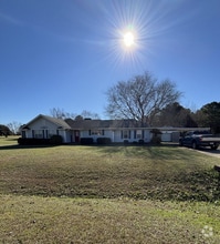 Building Photo - 170 Springlake Dr
