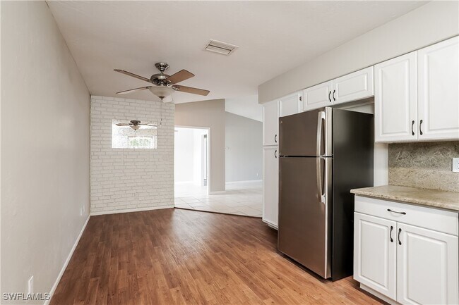 Foto del edificio - 15802 Key Grass Ln