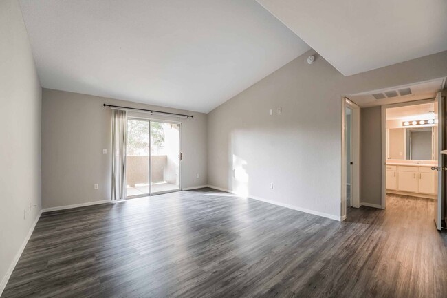 Building Photo - 1 bedroom Condo unit that is the perfect p...