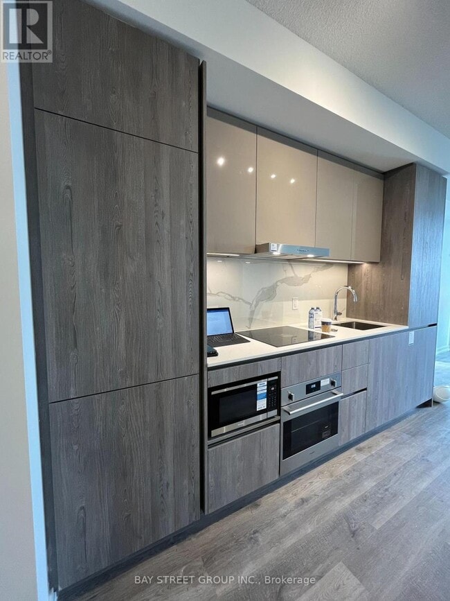 Building Photo - 8 Interchange Wy