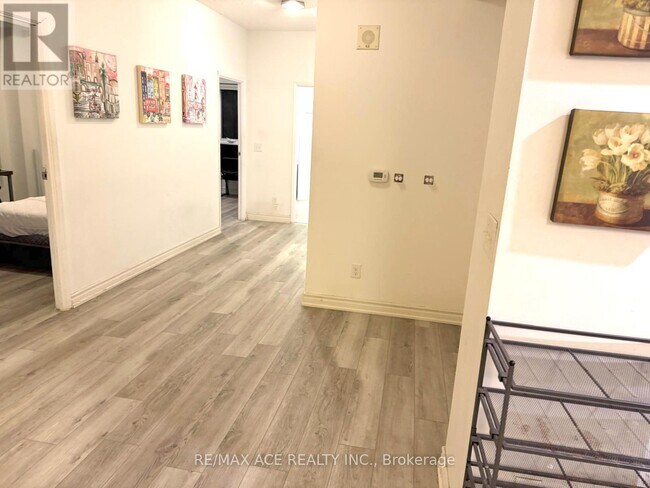 Photo du bâtiment - 158 King St N