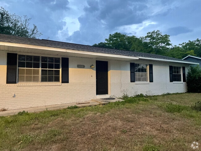 Building Photo - 1110 Outlook Dr