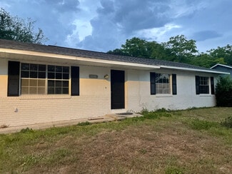 Building Photo - 1110 Outlook Dr